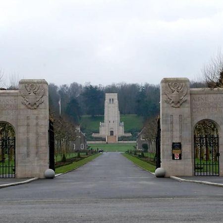 F2 proche gare et toute commodité Château-Thierry Esterno foto