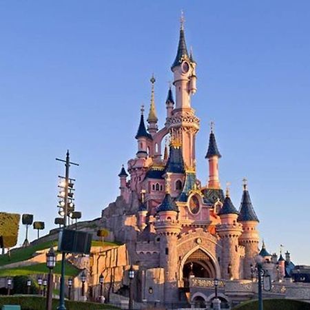 F2 proche gare et toute commodité Château-Thierry Esterno foto