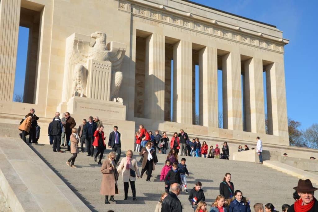 F2 proche gare et toute commodité Château-Thierry Esterno foto